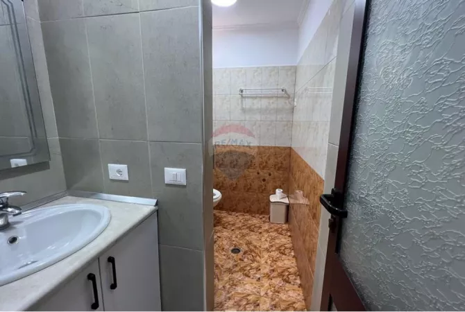 Shtepi me qera Apartament ne Tirane, 2+1, Mobilimi E mobiluar, Pagesa 600  Euro.