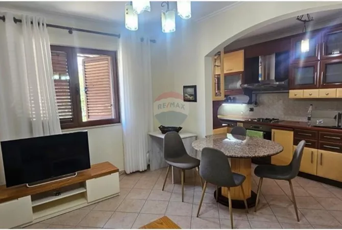 Shtepi me qera 2+1 ne Tirane - 60,000 Leke
