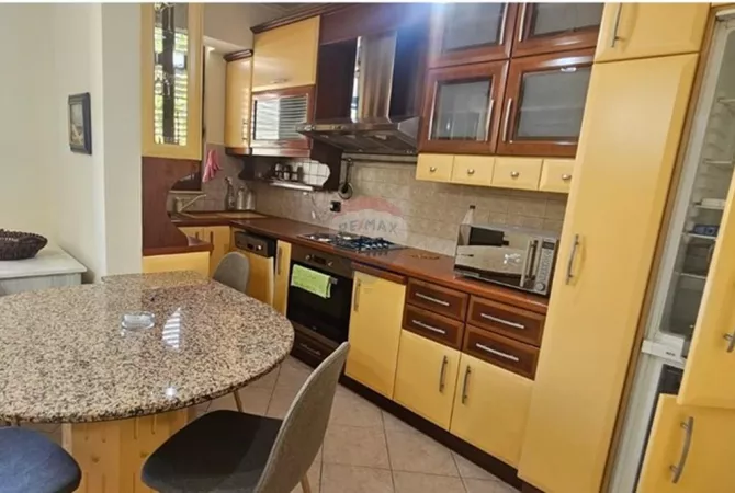 Shtepi me qera Apartament ne Tirane, 2+1, Mobilimi E mobiluar, Pagesa 60,000  Leke.