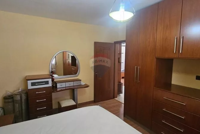 Shtepi me qera Apartament ne Tirane, 2+1, Mobilimi E mobiluar, Pagesa 60,000  Leke.