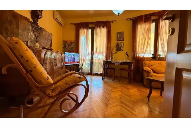 Shtepi me qera 2+1 ne Tirane - 750 Euro