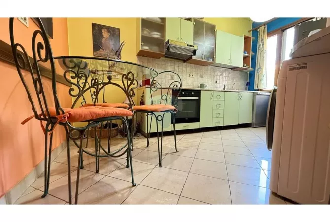 Shtepi me qera 2+1 ne Tirane - 750 Euro