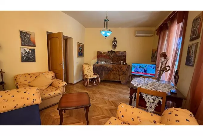 Shtepi me qera Apartament ne Tirane, 2+1, Mobilimi E mobiluar, Pagesa 750  Euro.