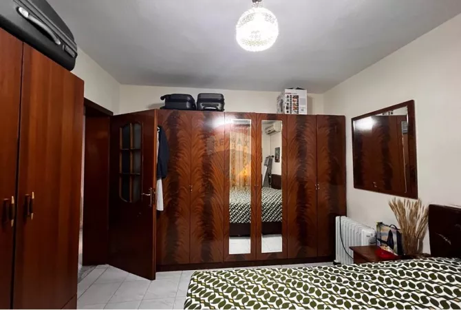 Shtepi me qera Apartament ne Tirane, 2+1, Mobilimi E mobiluar, Pagesa 50,000  Leke.