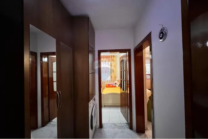 Shtepi me qera Apartament ne Tirane, 2+1, Mobilimi E mobiluar, Pagesa 50,000  Leke.