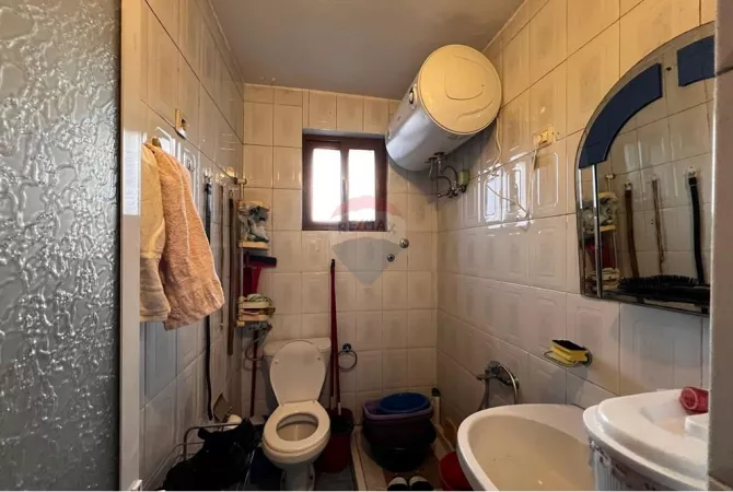 Shtepi me qera Apartament ne Tirane, 2+1, Mobilimi E mobiluar, Pagesa 50,000  Leke.