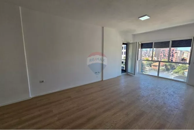 Ambient biznesi me qera 3+1 ne Tirane - 800 Euro