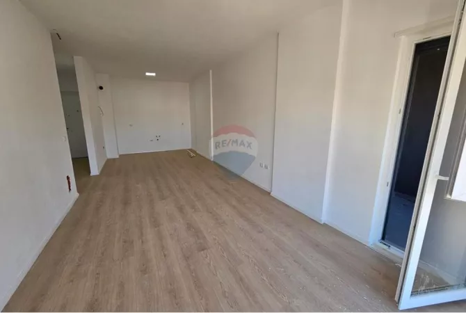 Ambient biznesi me qera 3+1 ne Tirane - 800 Euro