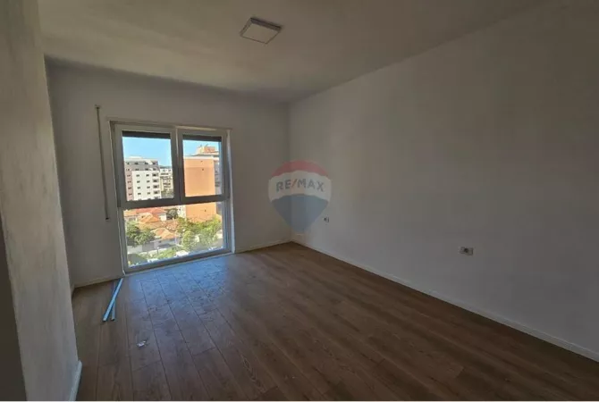 Ambient biznesi me qera 3+1 ne Tirane - 800 Euro