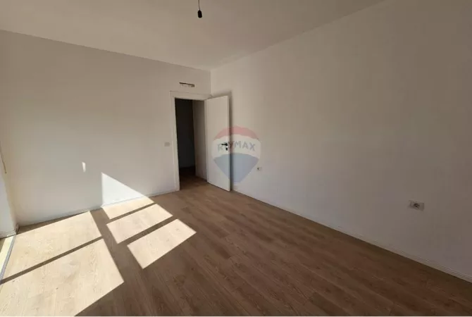 Ambient biznesi me qera 3+1 ne Tirane - 600 Euro