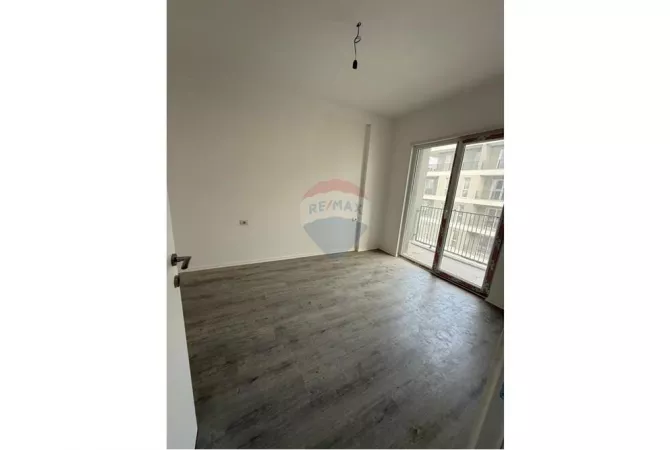 Shtepi ne shitje Apartament ne Tirane, 1+1, Mobilimi Bosh, pa mobiluar, Pagesa 65,000  Euro.