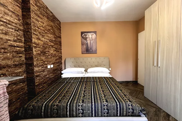 Shtepi me qera Apartament ne Tirane, 2+1, Mobilimi E mobiluar, Pagesa 700  Euro.