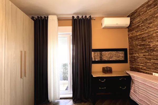 Shtepi me qera Apartament ne Tirane, 2+1, Mobilimi E mobiluar, Pagesa 700  Euro.