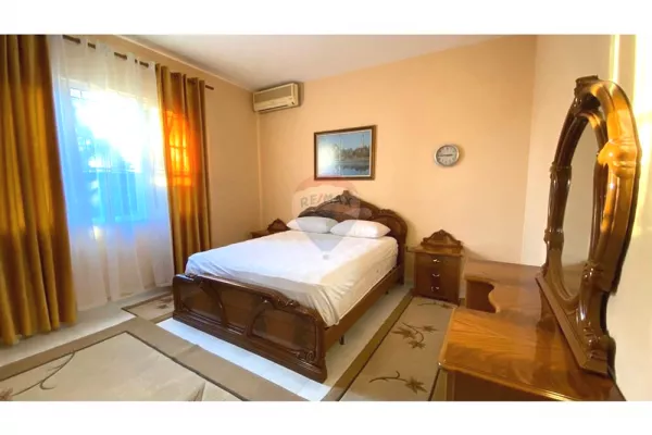 Shtepi me qera Apartament ne Tirane, 2+1, Mobilimi E mobiluar, Pagesa 50,000  Leke.