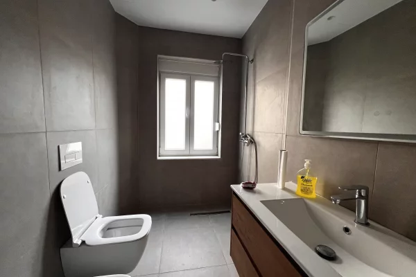Shtepi me qera Apartament ne Tirane, 1+1, Mobilimi E mobiluar, Pagesa 850  Euro.