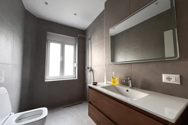 Shtepi me qera Apartament ne Tirane, 1+1, Mobilimi E mobiluar, Pagesa 850  Euro.