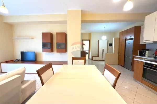 Shtepi me qera Apartament ne Tirane, 2+1, Mobilimi E mobiluar, Pagesa 700  Euro.