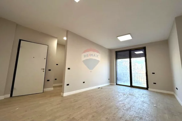 Ambient biznesi me qera 3+1 ne Tirane - 650 Euro