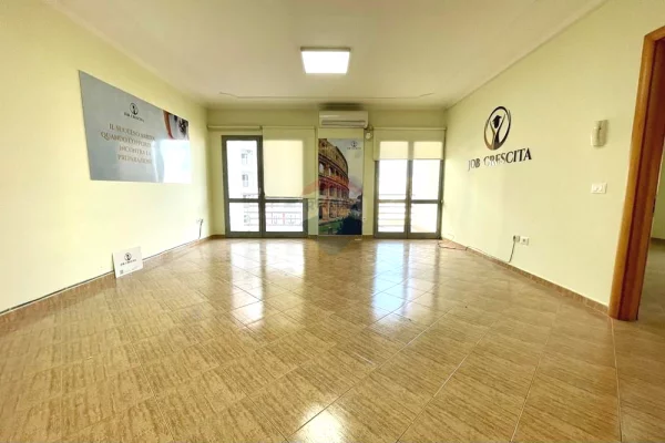 Ambient biznesi me qera 3+1 ne Tirane - 700 Euro