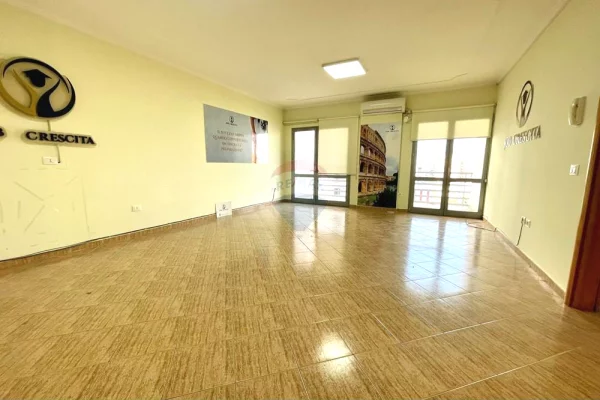 Ambient biznesi me qera 3+1 ne Tirane - 700 Euro