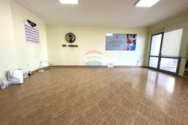 Ambient biznesi me qera 3+1 ne Tirane - 700 Euro