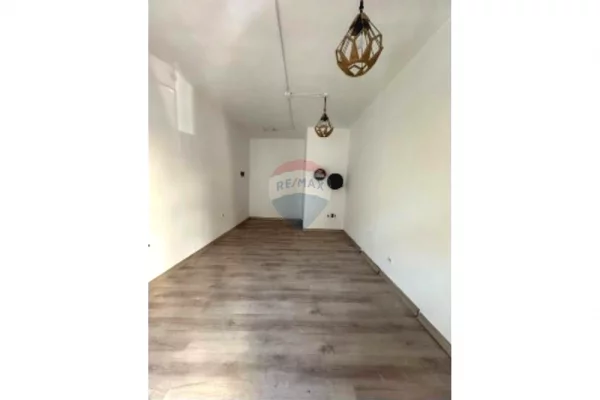 Ambient biznesi me qera 1+1 ne Tirane - 550 Euro