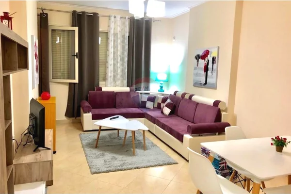 Shtepi me qera 1+1 ne Tirane - 44,000 Leke