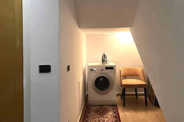 Shtepi me qera Apartament ne Tirane, 2+1, Mobilimi E mobiluar, Pagesa 60,000  Leke.