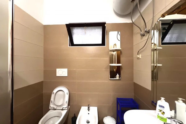 Shtepi me qera Apartament ne Tirane, 2+1, Mobilimi E mobiluar, Pagesa 60,000  Leke.