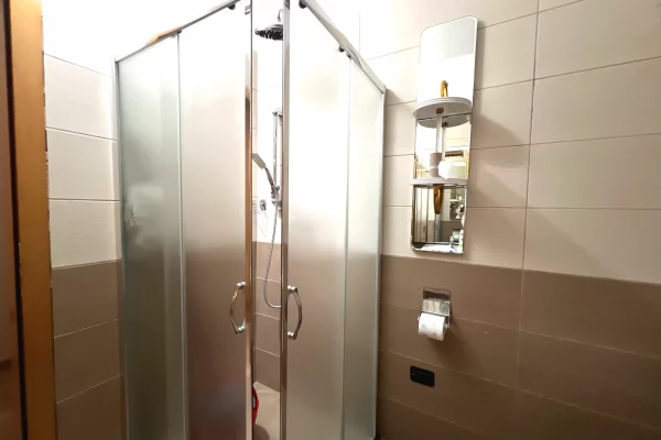 Shtepi me qera Apartament ne Tirane, 2+1, Mobilimi E mobiluar, Pagesa 60,000  Leke.