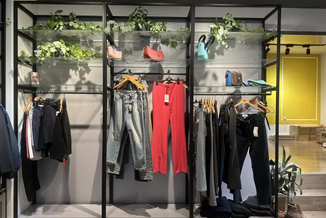 Rrafte per dyqan rrobash Butik