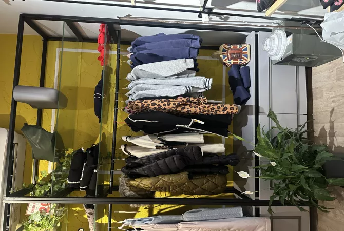 Pajisje biznesi ne shitje  ne Tirane - 2,500 Euro