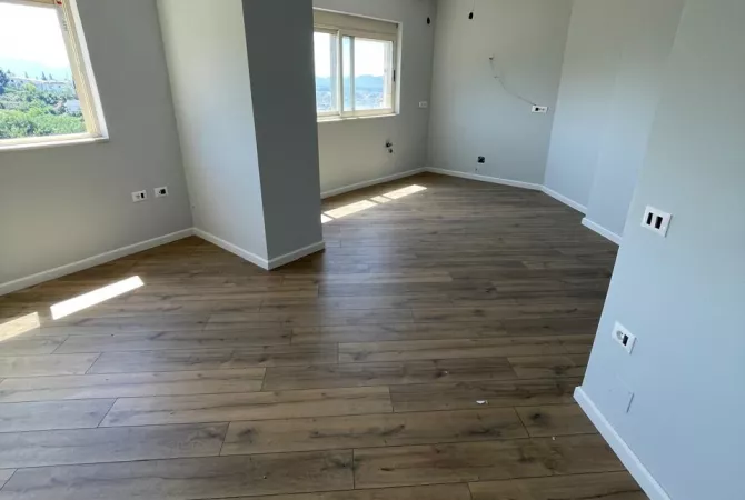 Shtepi ne shitje Apartament ne Tirane, 2+1, Mobilimi Bosh, pa mobiluar, Pagesa 124,000  Euro.