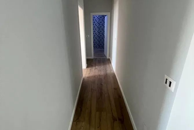 Shtepi ne shitje Apartament ne Tirane, 2+1, Mobilimi Bosh, pa mobiluar, Pagesa 124,000  Euro.