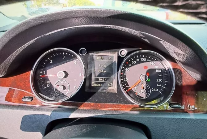 Makina ne shitje ne Durres, Volkswagen, 2011 Diesel,Kambio Automatik Pagesa 6,700  Euro.