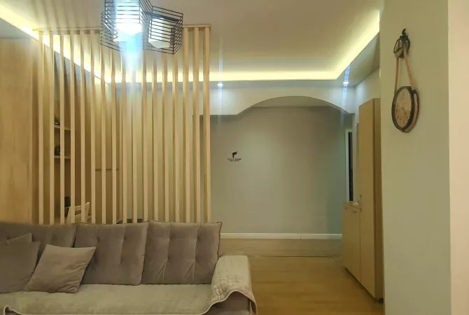 Shtepi ne shitje Apartament ne Tirane, 2+1, Mobilimi E mobiluar, Pagesa 140,000  Euro.