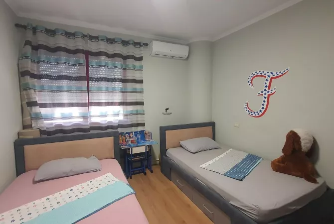 Shtepi ne shitje Apartament ne Tirane, 2+1, Mobilimi E mobiluar, Pagesa 140,000  Euro.