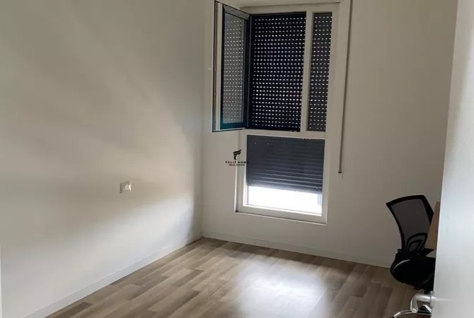 Ambient biznesi me qera 3+1 ne Tirane - 550 Euro