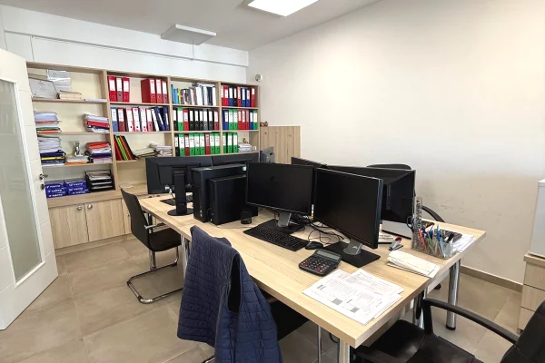 Ambient biznesi me qera 3+1 ne Tirane - 700 Euro