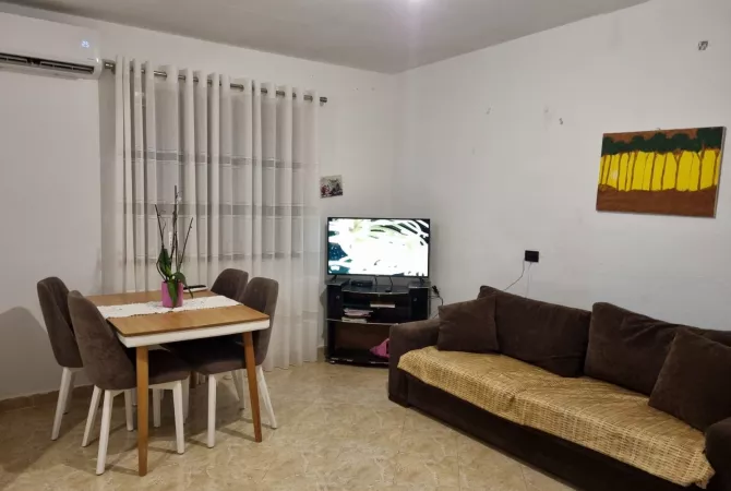 Shtepi me qera Apartament ne Tirane, 2+1, Mobilimi E mobiluar, Pagesa 500  Euro.