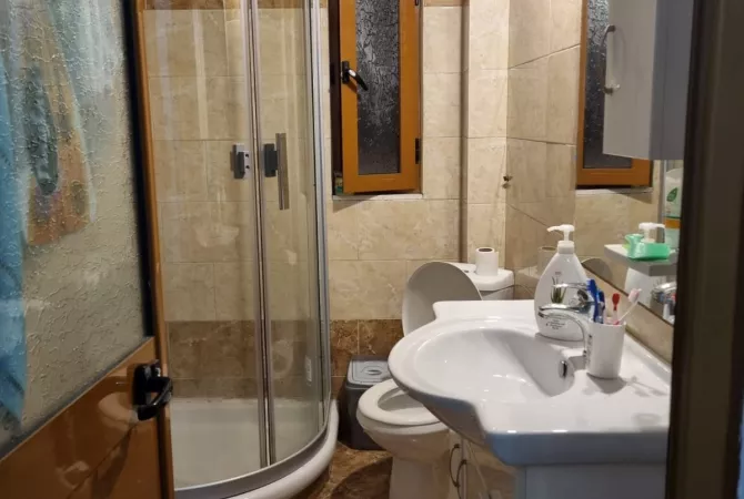 Shtepi me qera Apartament ne Tirane, 2+1, Mobilimi E mobiluar, Pagesa 500  Euro.