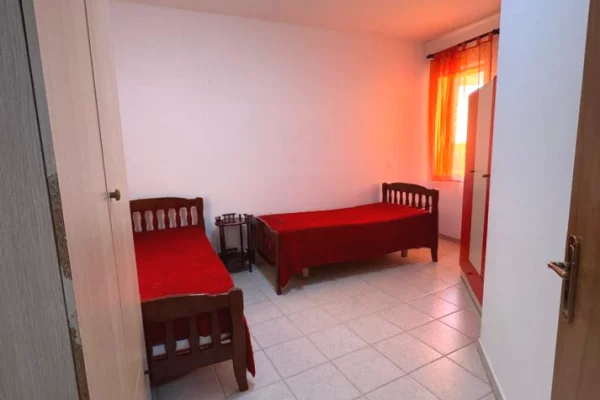 Shtepi me qera Apartament ne Tirane, 2+1, Mobilimi E mobiluar, Pagesa 500  Euro.