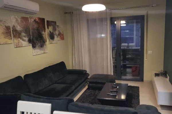 Shtepi me qera 2+1 ne Tirane - 900 Euro