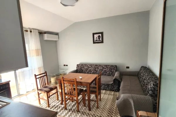 Shtepi me qera 2+1 ne Tirane - 450 Euro