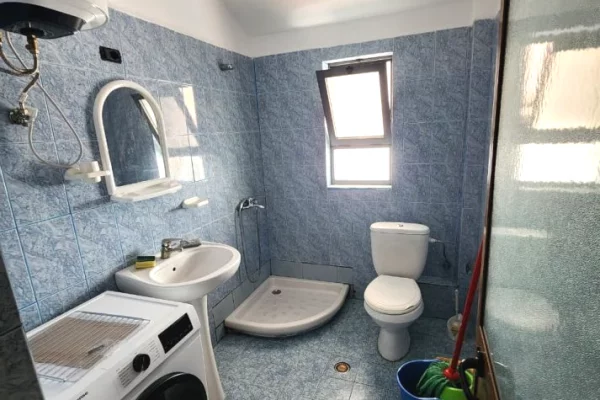 Shtepi me qera Apartament ne Tirane, 2+1, Mobilimi E mobiluar, Pagesa 450  Euro.