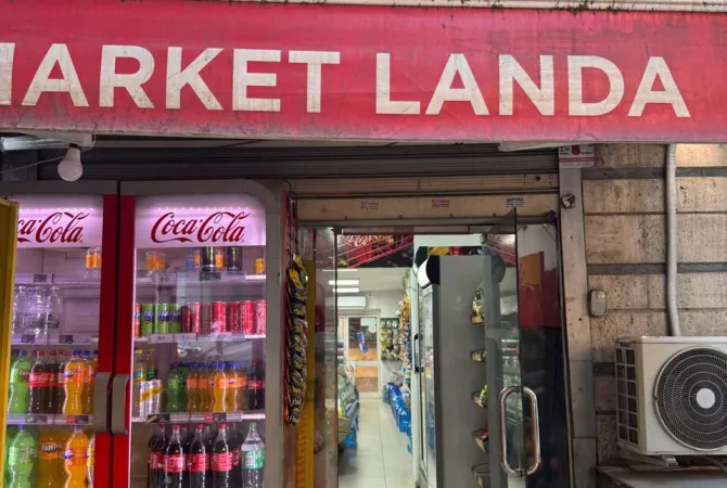 Shitet Biznes Market Okazion, Vorri Bom