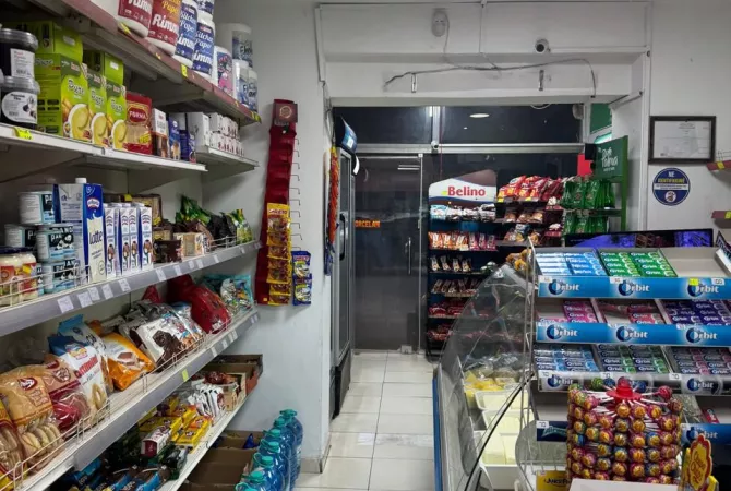 Shitet Biznes Market Okazion, Vorri Bom