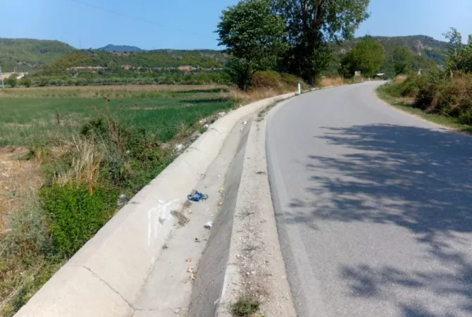Truall ose Toke ne Gjirokaster - 1,040,000 Leke
