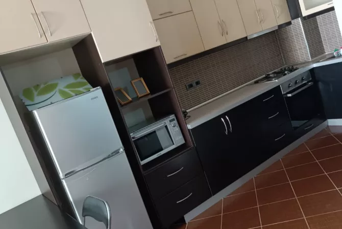 Shtepi ne shitje Apartament ne Tirane, 2+1, Mobilimi E mobiluar, Pagesa 125,000  Euro.
