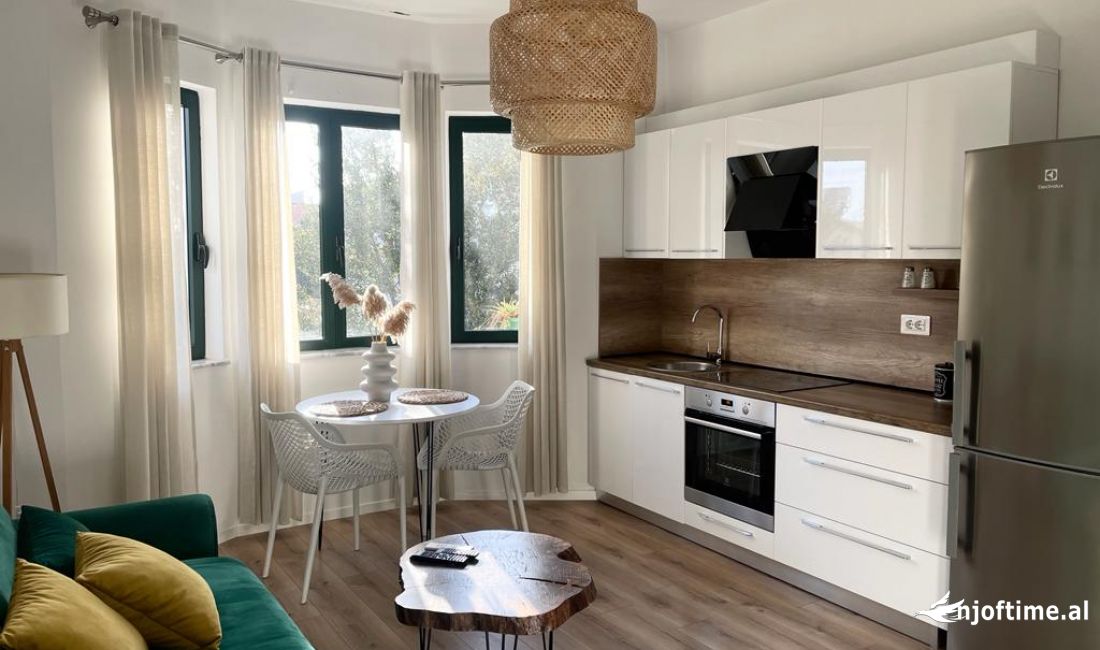 Shtepi me qera Apartament ne Tirane, 1+1, Mobilimi E mobiluar, Pagesa 550  Euro.